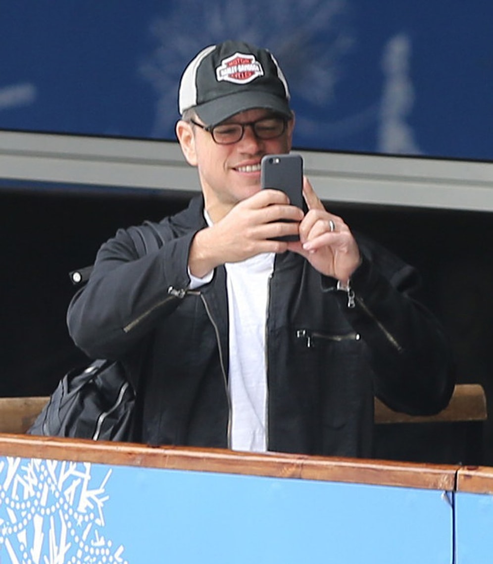 Фотографии Мэтта Дэймона фотографирующего своих дочерей