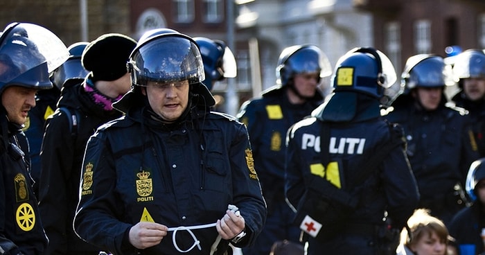 Norveç Polisi Silah Bıraktı