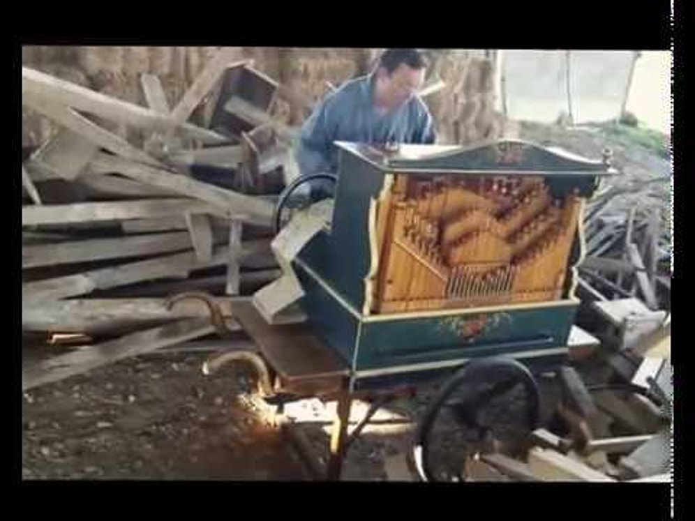 Laterna ile Michael Jackson'ın Smooth Criminal Parçasını Çalan Müzisyen