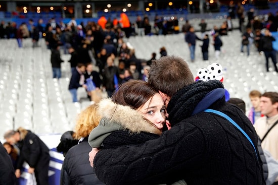 Paris'teki Terör Saldırısının Ardından Ünlülerin Twitter'da Verdikleri Tepkiler