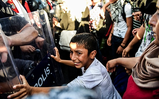 Polonya, Paris Saldırısının Ardından Mülteci Kabulünden Vazgeçiyor