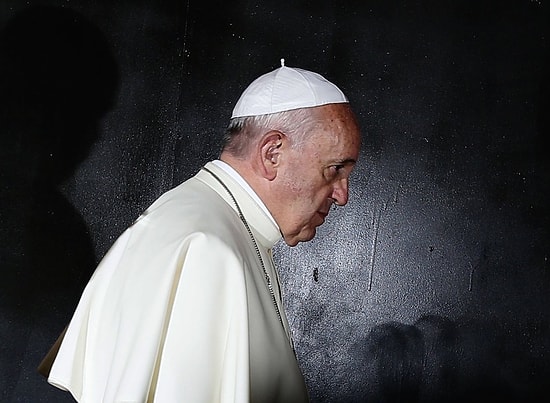 Papa: 'Paris'te Yaşananlar Üçüncü Dünya Savaşı'nın Bir Parçası'