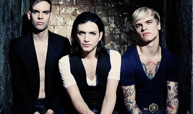 9. Placebo, Him, Rasmus ve benzeri rock gruplarının hayranı olmak.