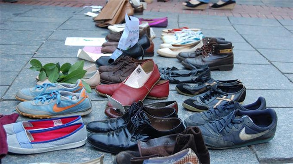 İçi Boş Ayakkabılar Dünyası