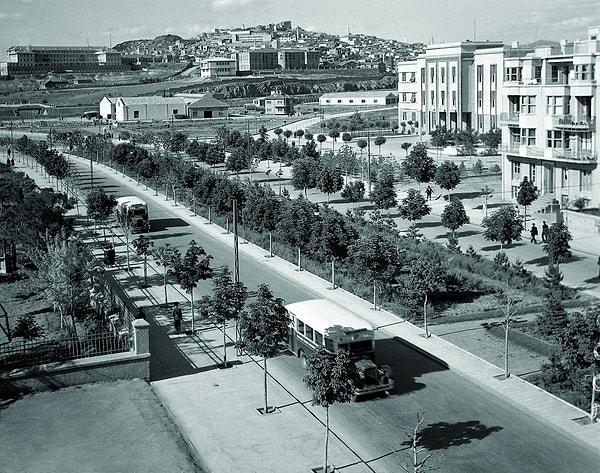 32. Atatürk Bulvarı, Sıhhiye Vekâleti, Erkek Lisesi [Taş Mektep], Numune Hastanesi, 1930’lu Yıllar