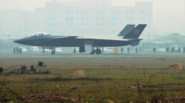 4. Çin, uçakları radardan saklayan yeni madde geliştirdi.