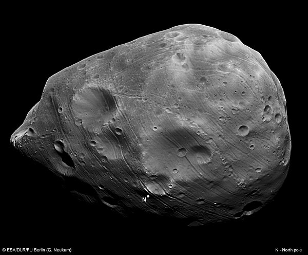5. NASA, Mars'ın uydusu Phobos'un yavaş yavaş parçalandığını, hatta yüzeyinde çoktan "stres kırıkları"nın oluştuğunu açıkladı.