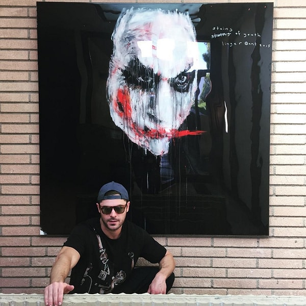 6. Зак Эфрон решил насладиться искусством.