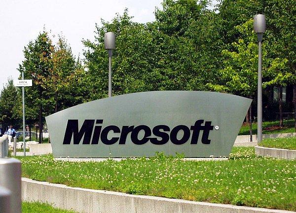 1. Bill Gates’in, Microsoft’u başka bilgisayar üreticilerine de satabilmek için IBM’i ikna etme kararı