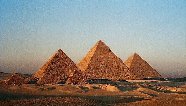 12. Keops Piramidi'nde yapılan taramalar piramidin içinde keşfedilmemiş kocaman bir boşluk olduğunu gösteriyor!