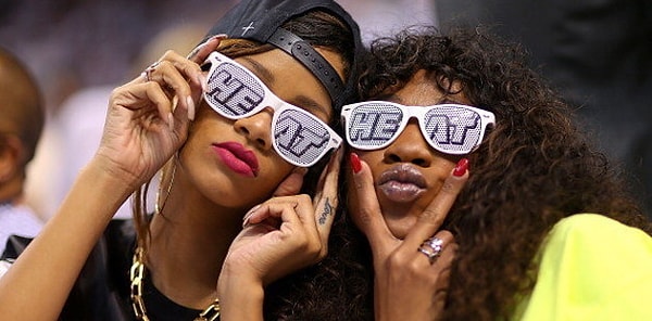 Они настоящие баскетбольные фанатки.