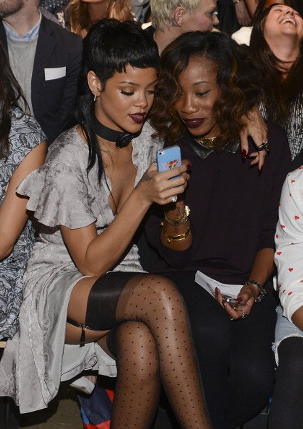 Когда они тайком переписывались на неделе Нью-Йорской моды.