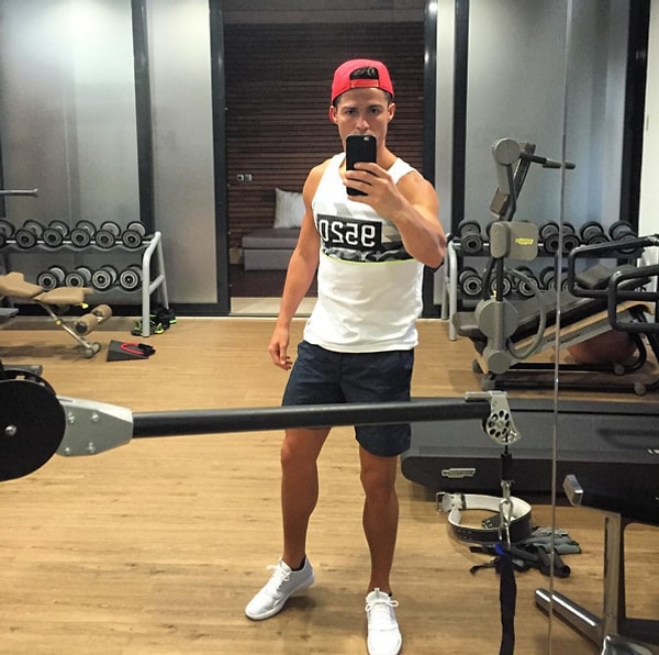 16. Затем он показал насколько важно запечатлеть весь процесс тренировки.