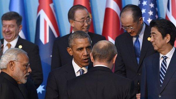 19. Obama ve Putin her yerde karşılaşıyor, hep muhabbet etmek zorundalar mı? Görmezden gel be adam bir kere de!