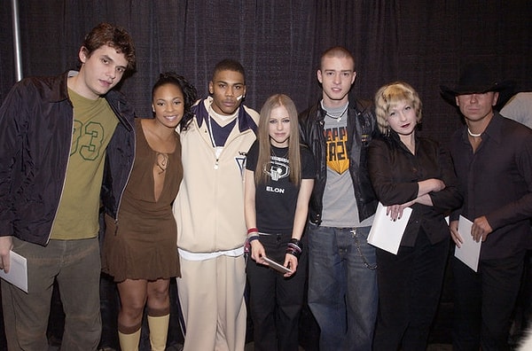 17. Джон Мэйер, Ашанти, Нелли, Аврил Лавин, Джастин Тимберлейк, Синди Лопер и Кенни Чесни