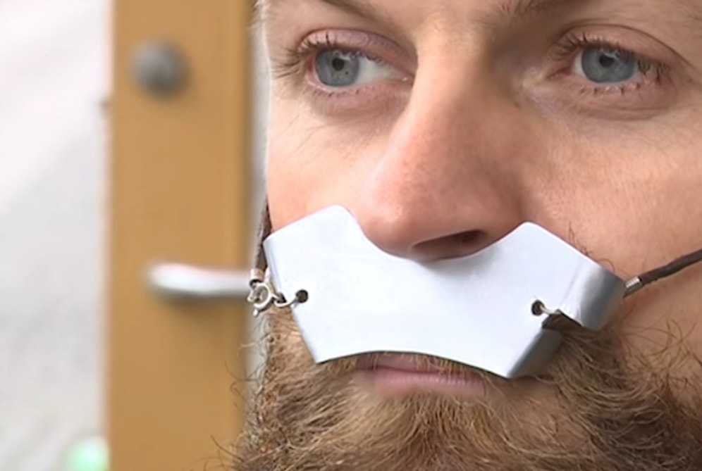 Beyler Artık Bıyıklarınız Koruma Altında! Taşınabilir Bıyık Koruyucu "Stache Shield"