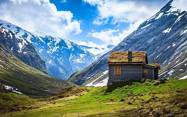 2. Peki Norveç'in sarp dağlıklarına kurulan bu eve ne demeli? Ölünür ölünür.