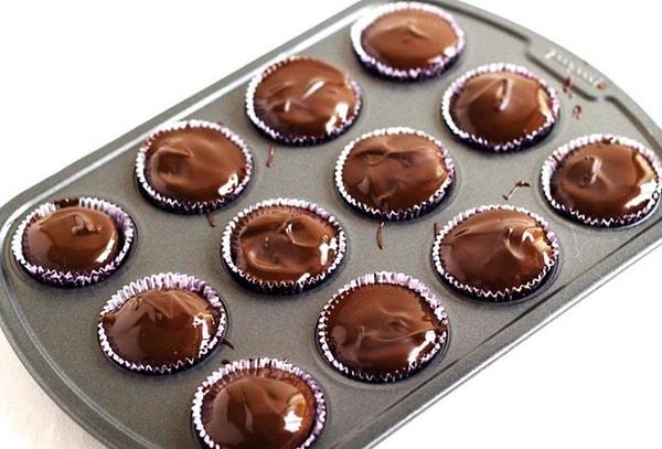 12. Çikolatanın içine fıstık ezmesi saklamaya ne dersiniz?