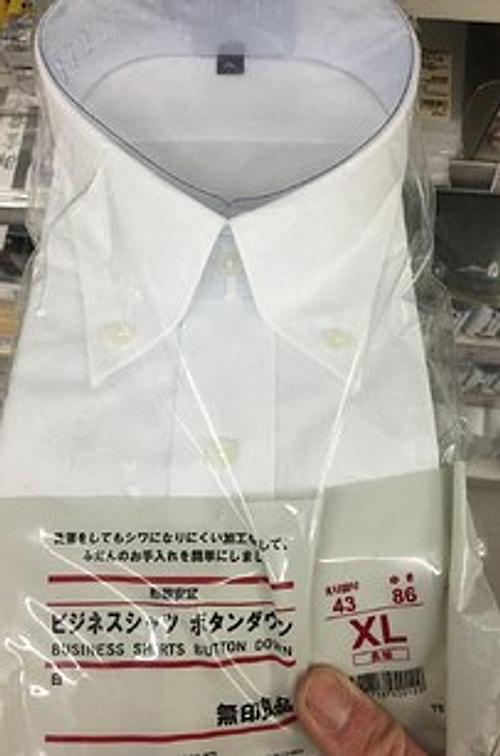 Hızlı bir gecenin sabahında eve dönerken size paspallık yerine oldukça taze bir görünüm kazandıracak, 7-Eleven mağazalarında paketlerde satılan bu kıyafetler.