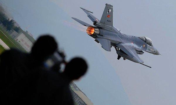 14 Türk F-16 İncirlik'te