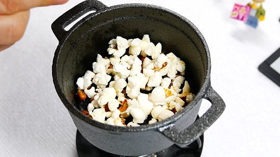 Japon Aşçının Mini Mutfağı ve Yemeye Kıyamayacağınız Popcorn'u