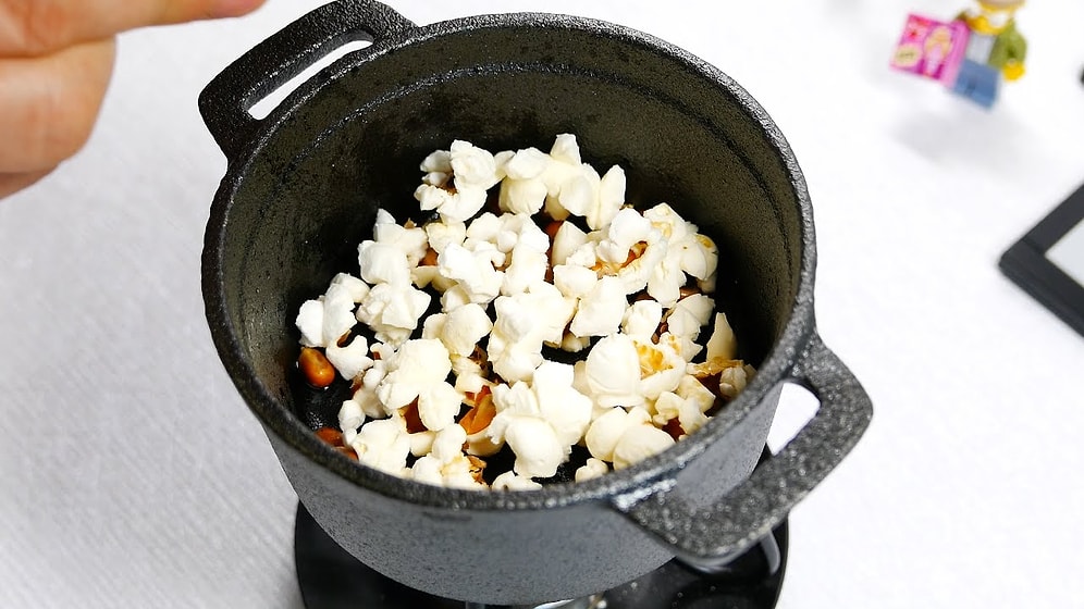Japon Aşçının Mini Mutfağı ve Yemeye Kıyamayacağınız Popcorn'u