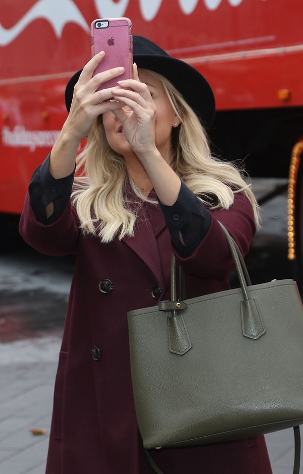 Уф! Нужно взять поближе – я должна оказаться на переднем плане.