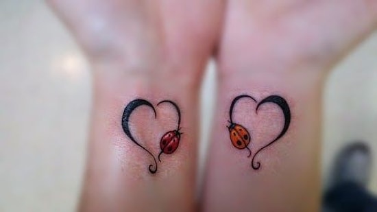 Hemen Annenizi İkna Etmeye Başlayın: Birbirinden Güzel ve Anlamlı 30 Anne Kız Dövmesi