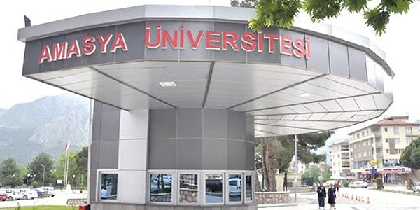 Amasya Üniversitesi, vize sınavları döneminde üniversitenin kütüphanesinde ders çalışan öğrencilere her gece ücretsiz çorba ikram etmeye başladı.