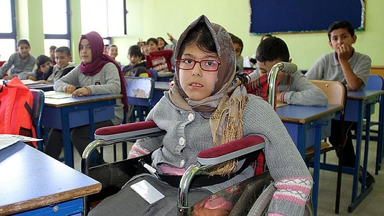 Engelli Öğrenci Sena Selen Kaya'nın Asansör Sevincini, Siz de Yüreğinizde Hissedeceksiniz