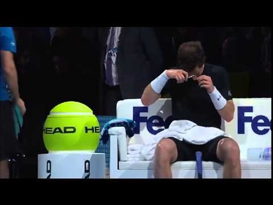 Saçından Rahatsız Olan Murray, Molada Saçını Kesti!