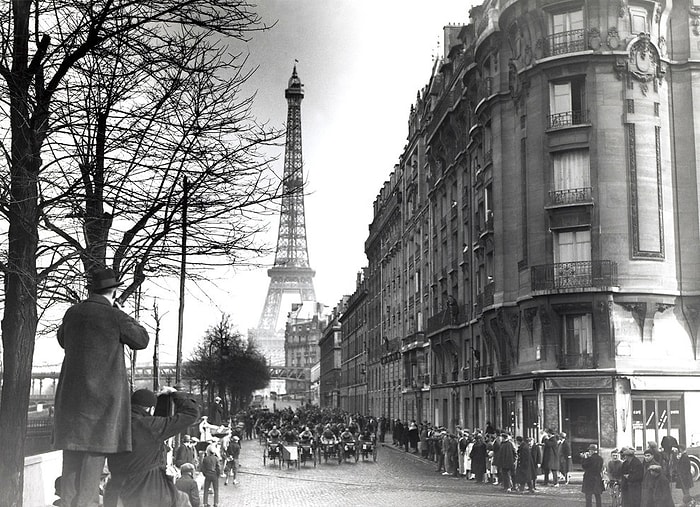 Dönemin Yaşam Tarzını ve Şehir Yapısını En Muhteşem Şekilde Özetleyen 20 Fotoğraf ile 1920'lerin Paris'i