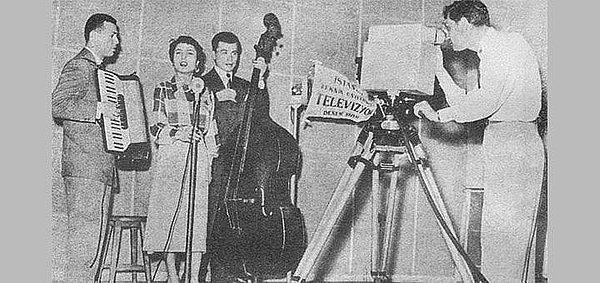 6. İstanbul Teknik Üniversitesi Başkanı Mustafa Santur; 2. Dünya Savaşı'nın ardından Avrupa gezisine çıktığında televizyonu yakından tanıma imkanı bulmuştur. Döndüğünde ise ilk Türk yayının başlaması için çalışmalara başlar.