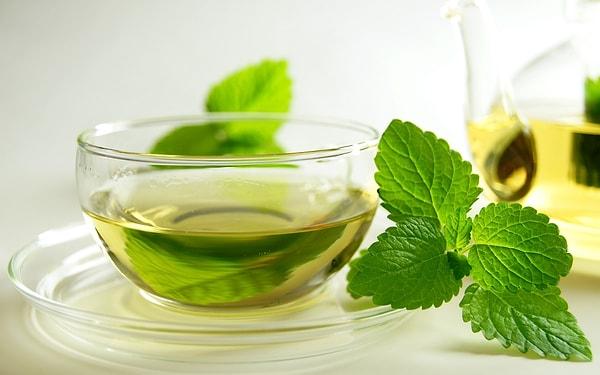 11. Nane çayı vücudumuzu toksinlerden arındırırken aynı zamanda ciltteki çatlakların giderilmesine yardımcı olur.