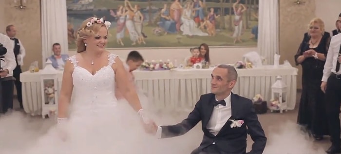 Dünyanın En Duygusal Dansı: Engelli Damat ve Gelinden Göz Yaşartan İlk Düğün Dansı