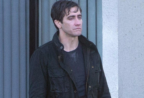 11. Собираешься на работу и видишь, как сосед по комнате выбегает на улицу с твоим зонтом.