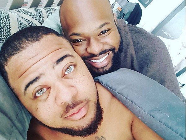 Кроме того, что оба молодых человека оказались не готовы к такому повороту, у них появилась еще одна проблема: семья Илия, бойфренда Кейдена, не знала о том, что он сменил пол.