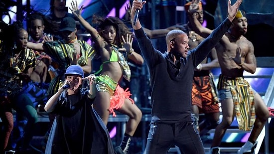 Bomba Estereo Grubu ve Will Smith'den Latin Grammy Ödülleri'nde Efsane Sahne Şovu