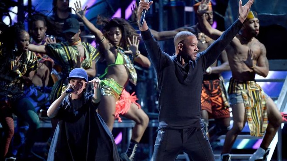 Bomba Estereo Grubu ve Will Smith'den Latin Grammy Ödülleri'nde Efsane Sahne Şovu