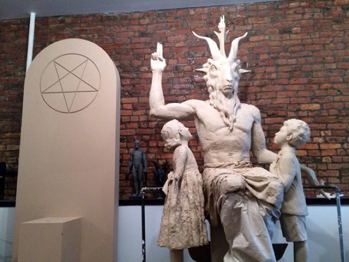 Satanistler Müslümanlara Sahip Çıktı