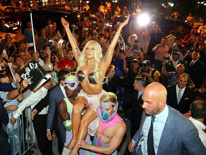 Lady Gaga'nın 7 Yıllık Kariyerinden Günümüze Kadar Modanın Sınırlarını Zorlayan 42 Kostümü