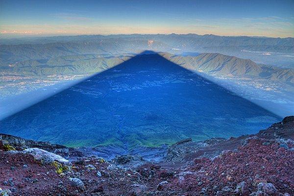 19. Fuji Dağı'nın gölgesi, Japonya