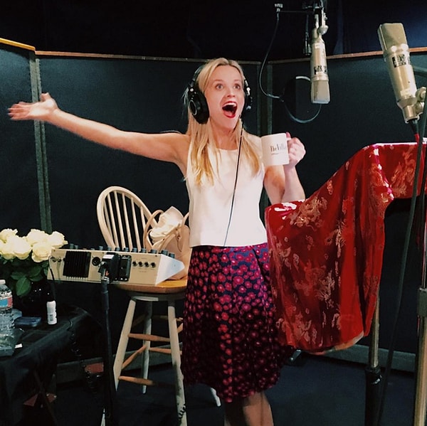 9. Риз Уизерспун хорошенько распевалась.