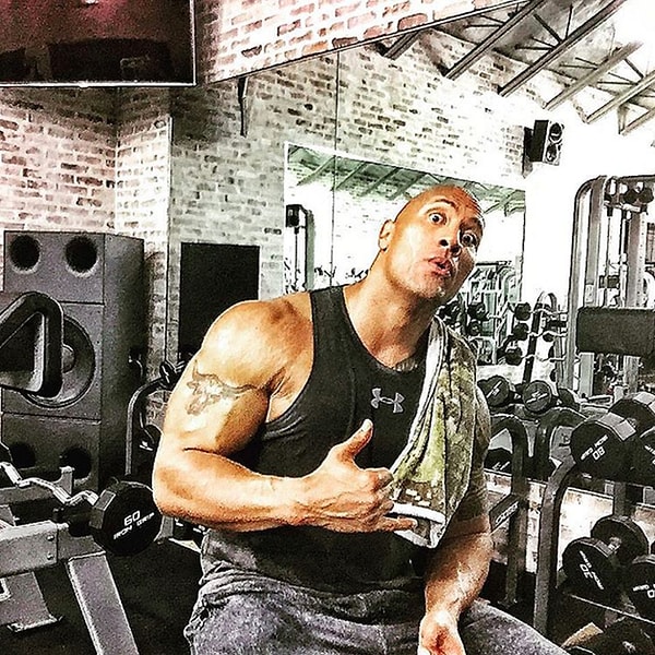 15. Дуэйн Джонсон поддерживал себя в форме.