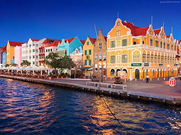 7. Willemstad, Curacao Adası