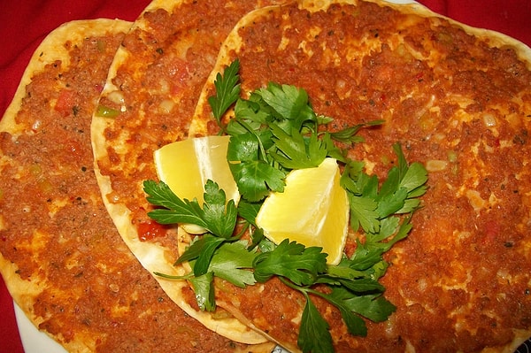 14. Lahmacun, salata, sarma, vb. limonsuz düşünülemeyen şeylerle bize birlikteliğini gücünü göstermektedir.