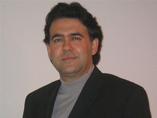 İstanbul Teknik Üniversitesi'nden mezun olan Hakan Hacıgümüş ise, Kaliforniya Üniversitesi Bilgisayar Bilimleri bölümünde yüksek lisansını ve doktorasını tamamladı.