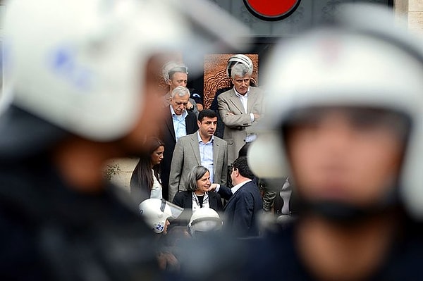 2. Demirtaş'ın Makam Aracına Silahlı Saldırı Muamması