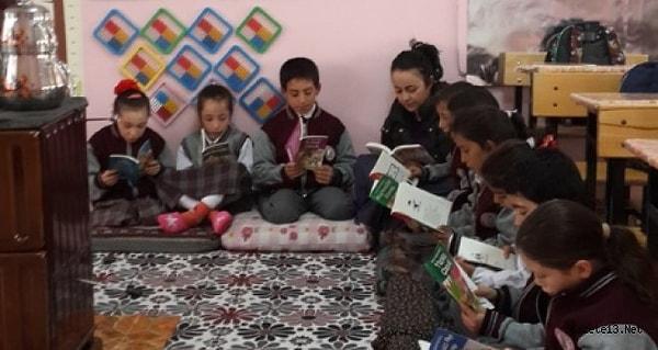 6. 12 köy okuluna kütüphane açılmasını sağlayan fedakar Alev Öğretmen