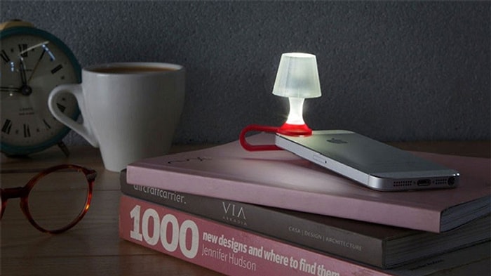 iPhone’u Gece Lambasına Dönüştüren Mini Aparat